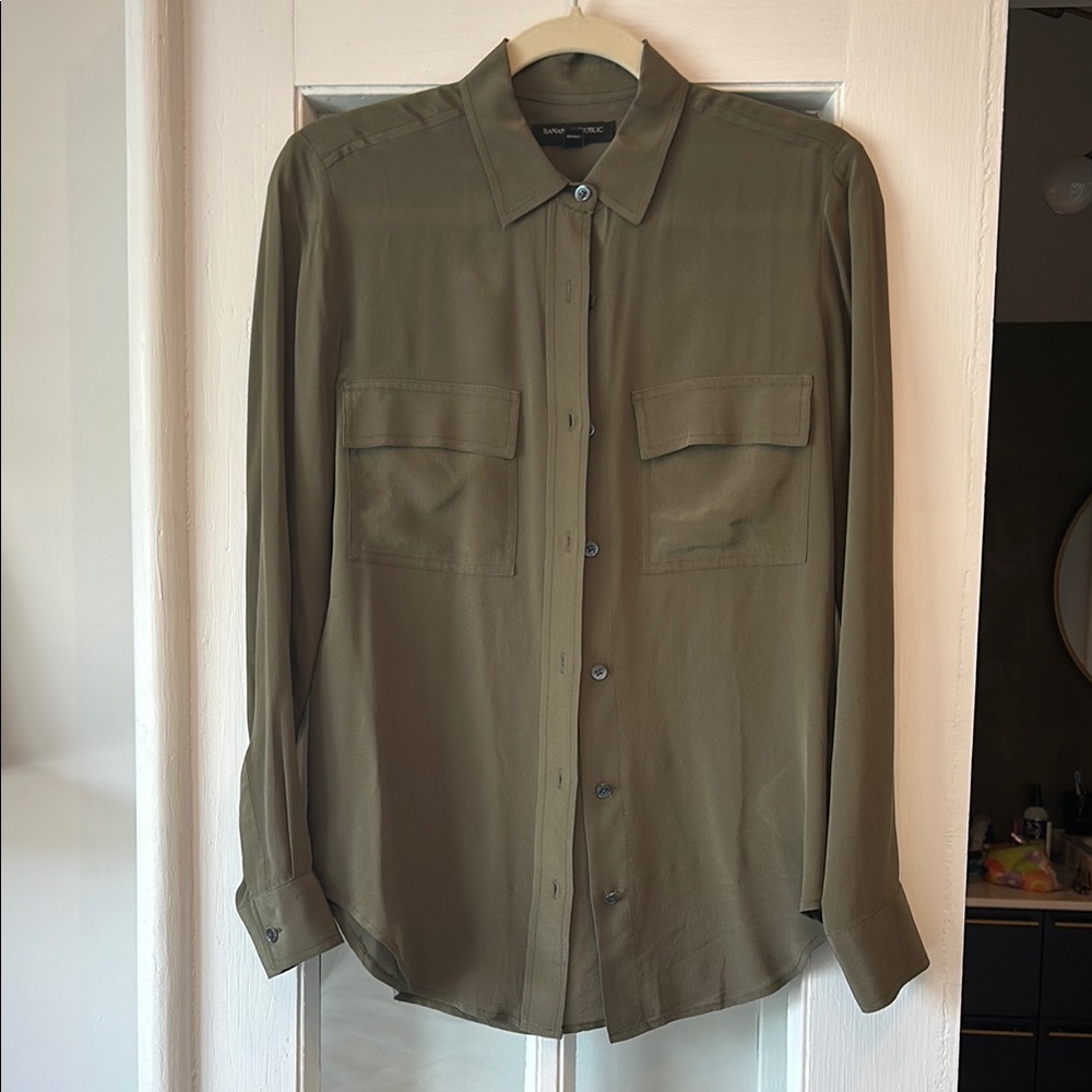 Banana Republic 100% silk button down shirt